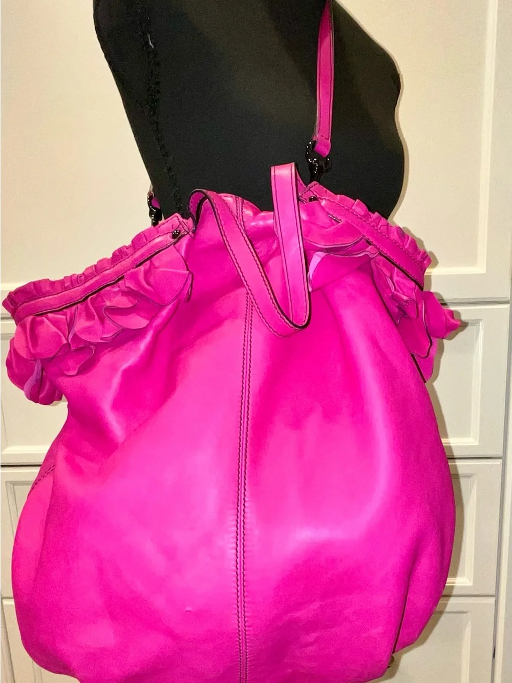 XL Preowned Valentino Garavani Fuscia Hobo Bag